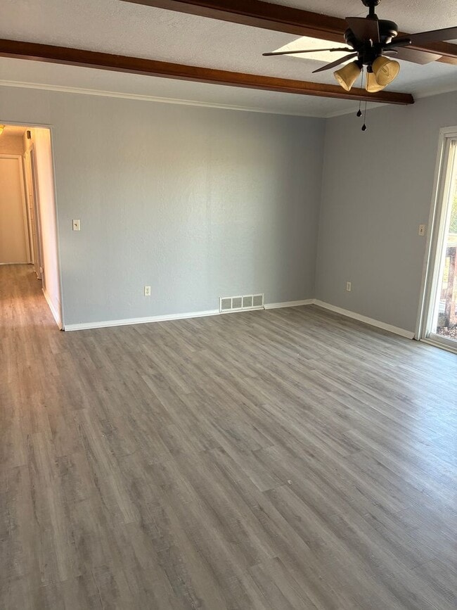 Building Photo - ACROSS FROM EISENHOWER SCHOOLS!! No Pets!