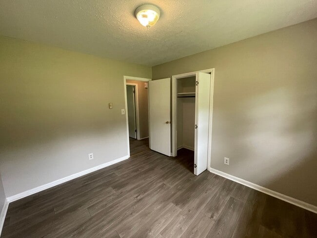 Building Photo - 1829 Quail Run Dr