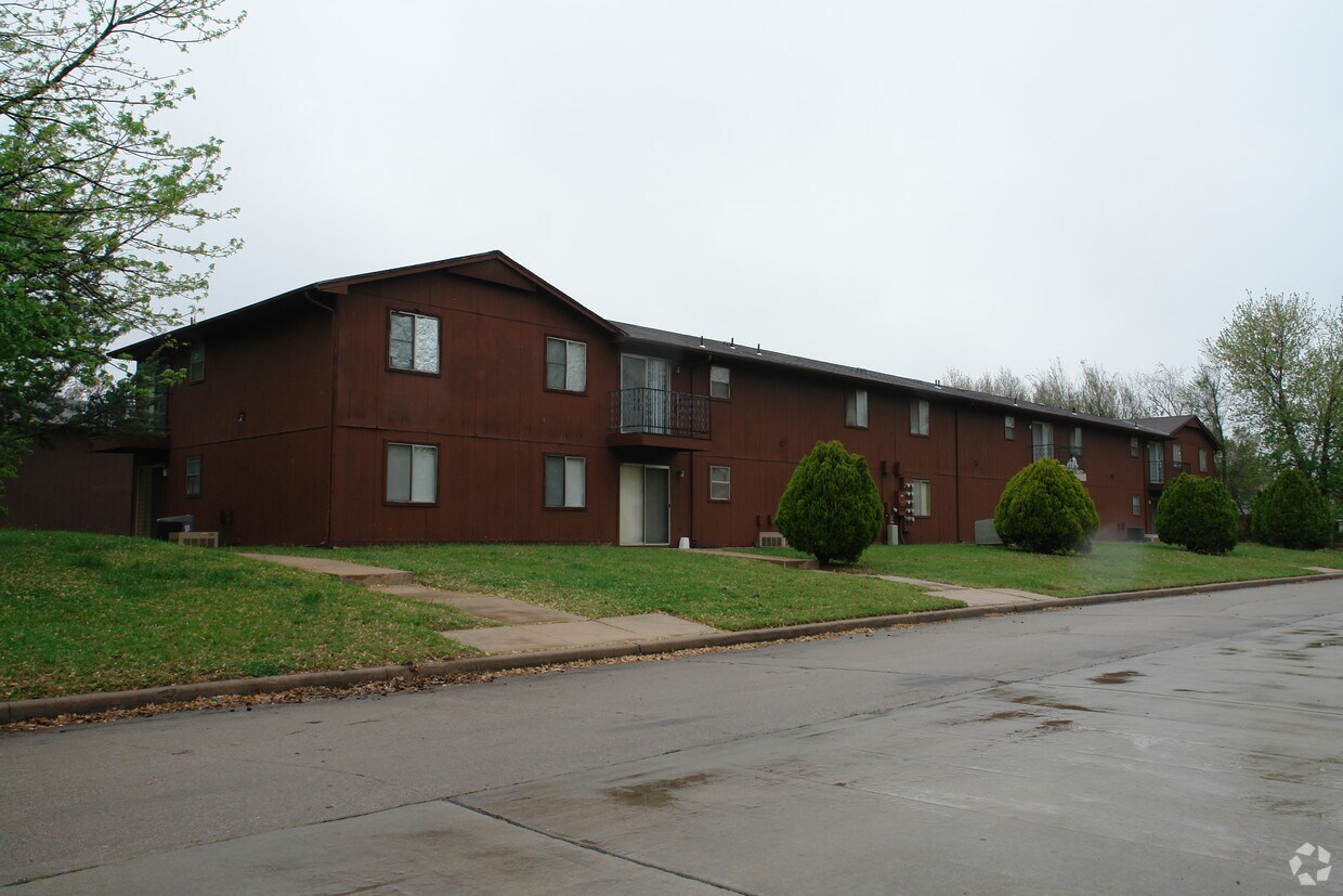 Golf Park Apartments in Wichita, KS