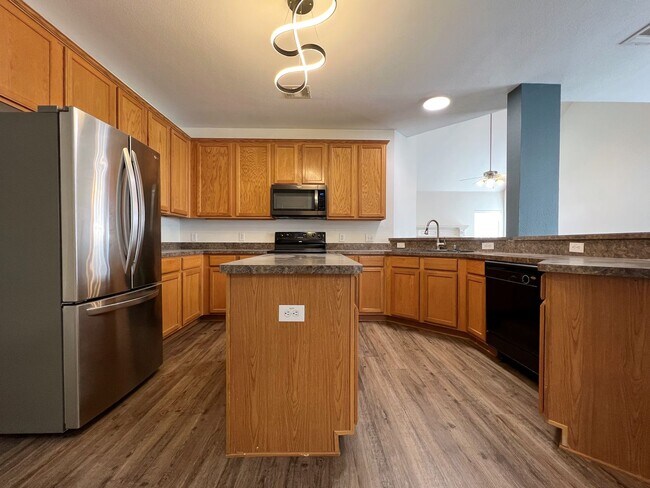 Building Photo - Beautiful home!