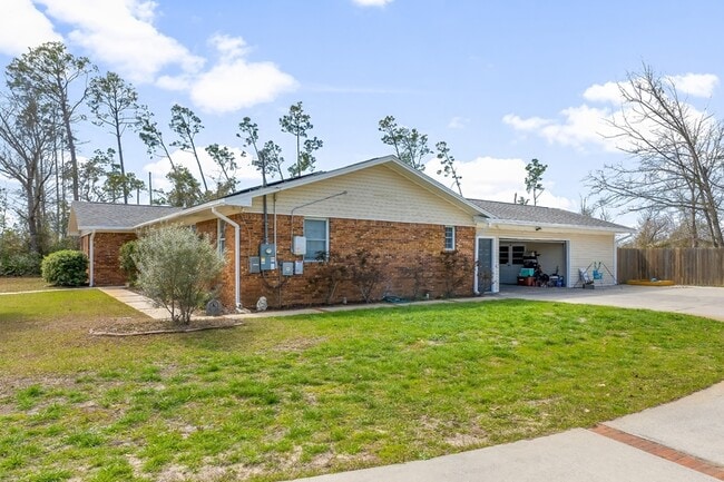 Building Photo - 1018 S Kimbrel Ave