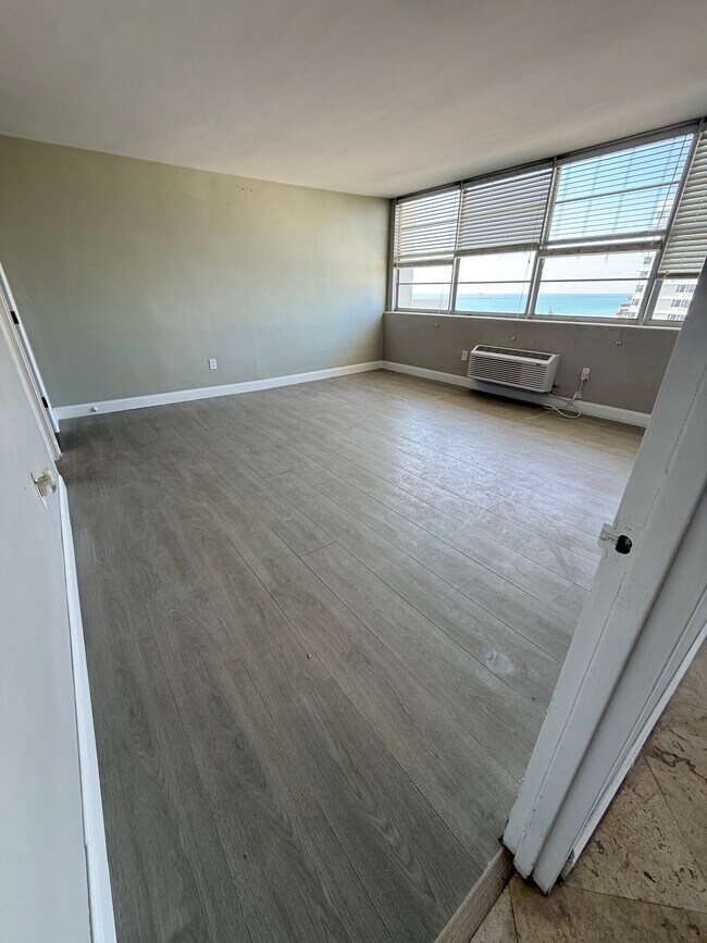 Building Photo - The Amethyst