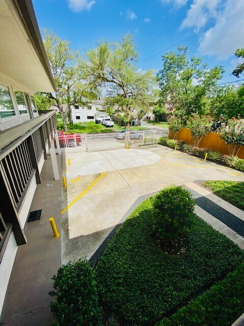 Foto del edificio - 4701 Bell St