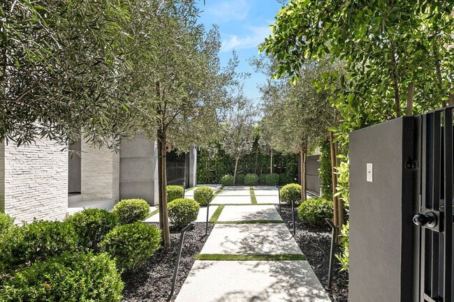 Building Photo - 356 N La Jolla Ave