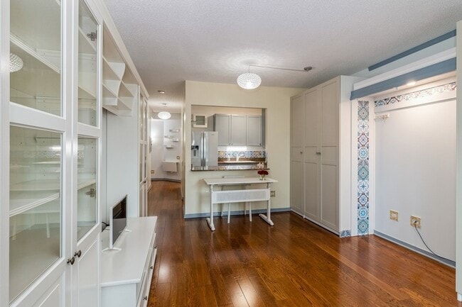 Building Photo - 400 N La Salle Dr