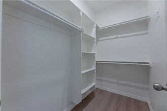 Building Photo - 1402 SW Poigai Wy