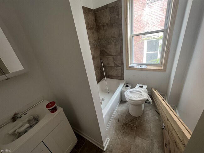 Building Photo - 4 br, 2 bath House - (Uptown)close To Poin...