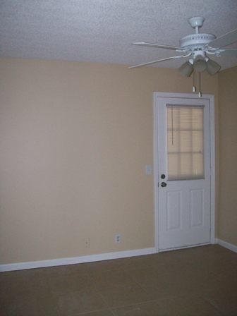 Building Photo - 200 West Street Briarwood Apts - Unit C