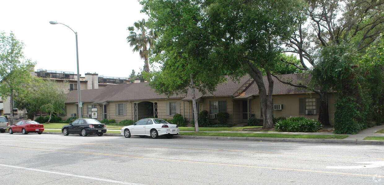 877899 S Marengo Ave, Pasadena, CA 91106 Apartments in Pasadena, CA