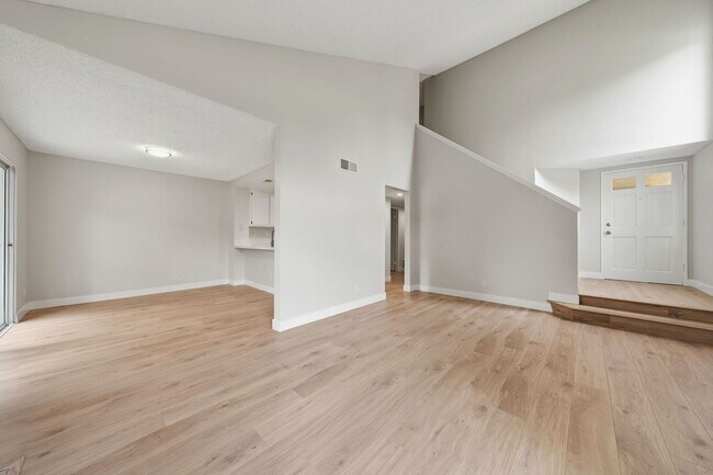 Foto del edificio - Upgraded 3 Bed 3 Bath Princeton Townhome