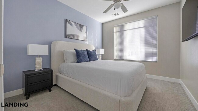 Building Photo - 1000 S Broadway