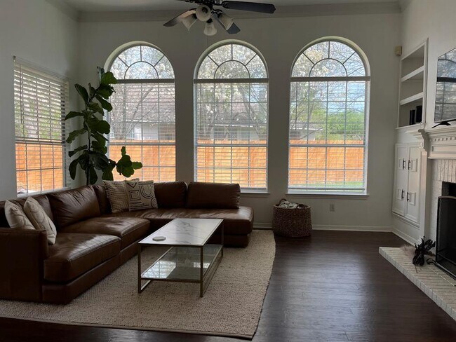 Foto del edificio - 2934 Sussex Gardens Ln