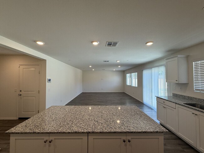 Foto del edificio - West Lancaster 4 Bedroom + 3 Bath