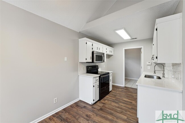 Building Photo - 136 Cormorant Way