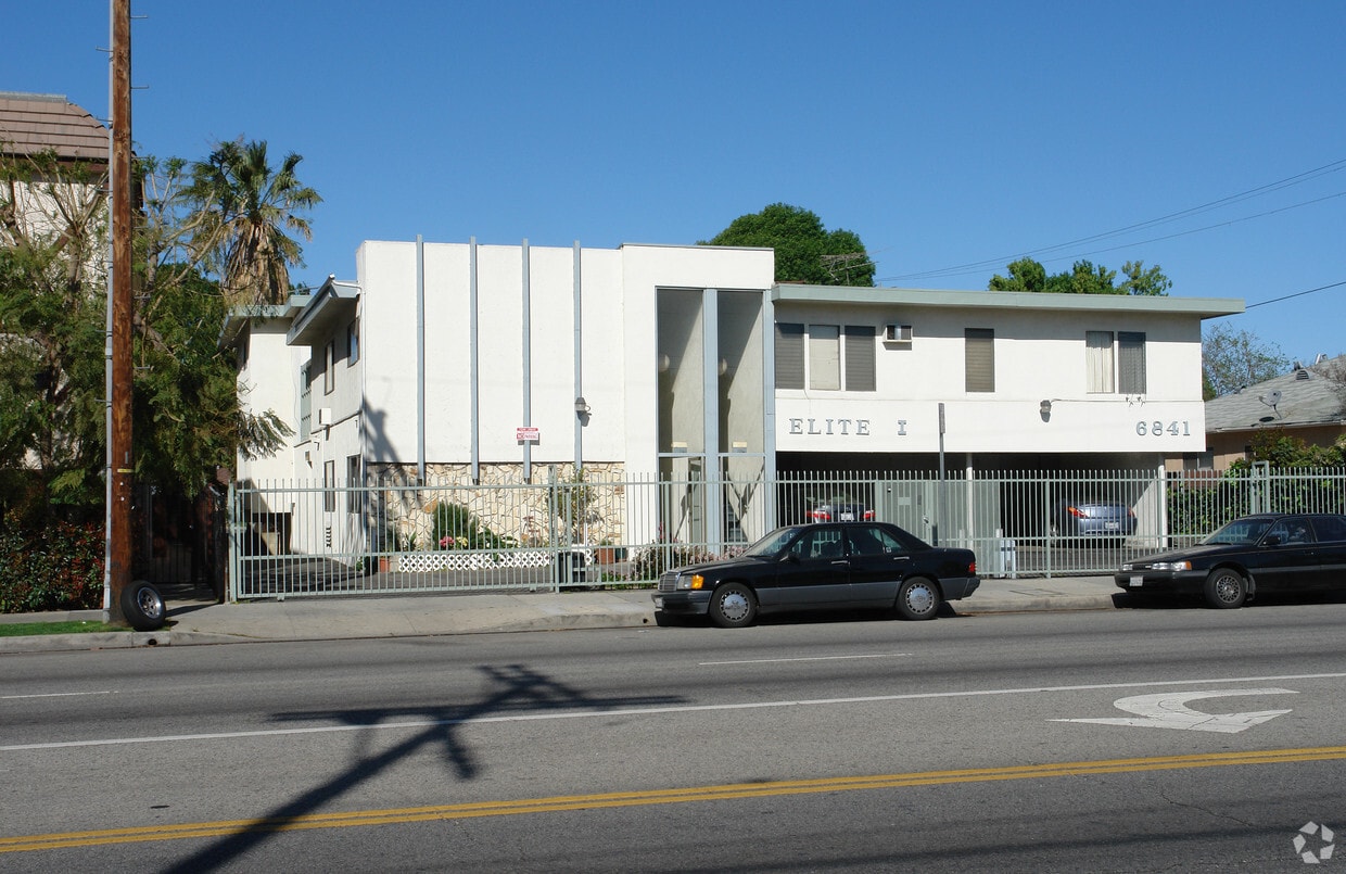Building Photo - 6841 Woodman Ave