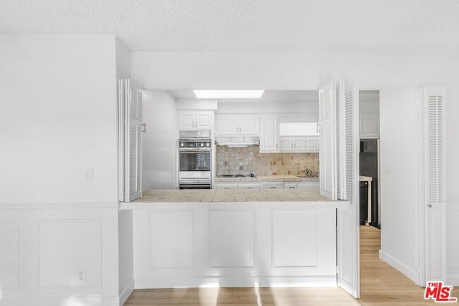 Building Photo - 825 S Gretna Green Way