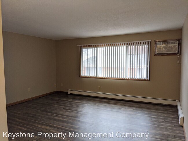 Building Photo - 636 S Dodge St