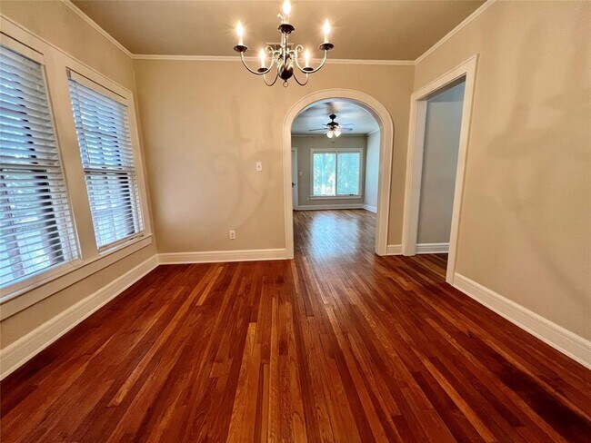 Foto del edificio - 3306 Harris Park Ave