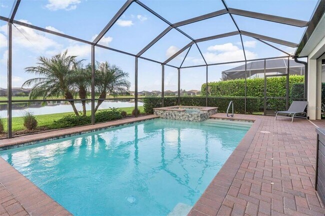 Foto del edificio - 15153 Spanish Point Dr