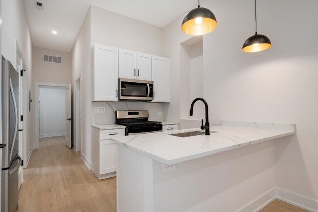 Foto del edificio - 2455 W Armitage Ave