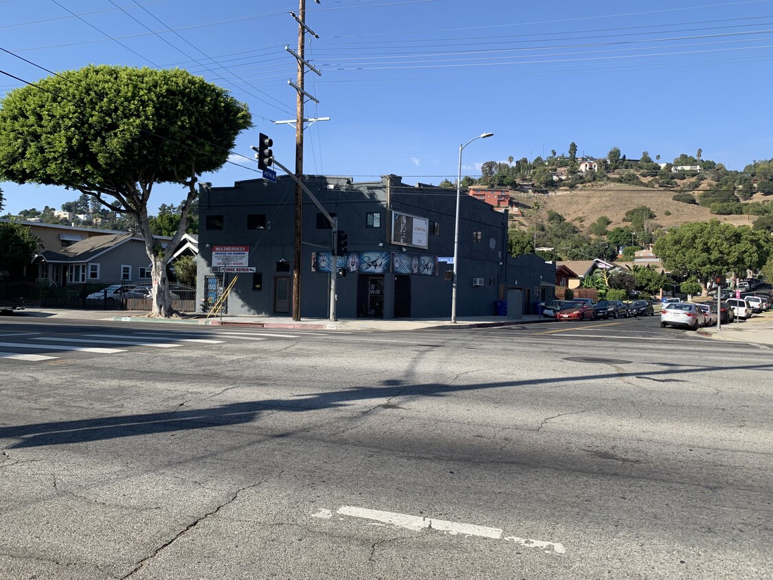 Primary Photo - 1303 Cypress Ave