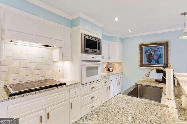 Building Photo - 8900 Carroll Manor Dr