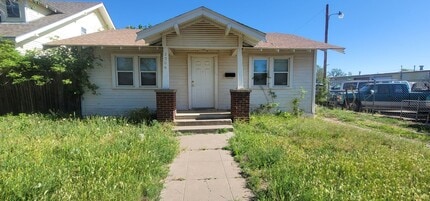 Building Photo - 2306 SW 5th Ave