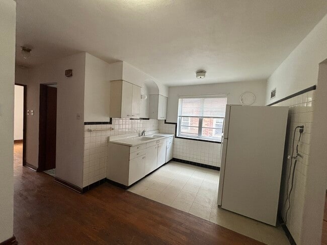 Kitchen - 4993 Mardel Ave