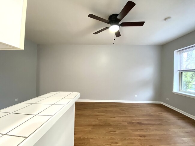 Foto del edificio - 4031 N Kenmore Ave