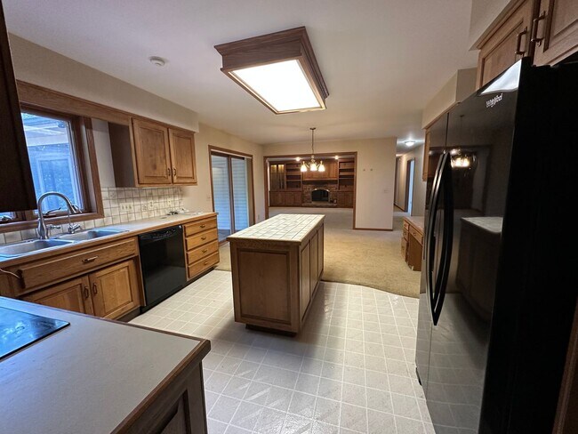 Building Photo - Large Home in Forest Hills School District!