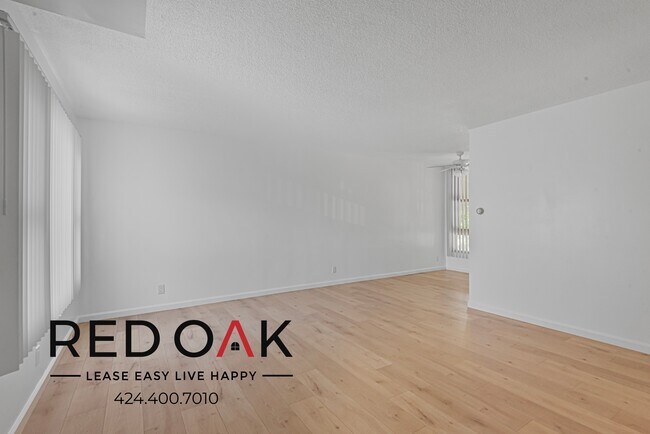 Foto del edificio - 8619 Belford Ave