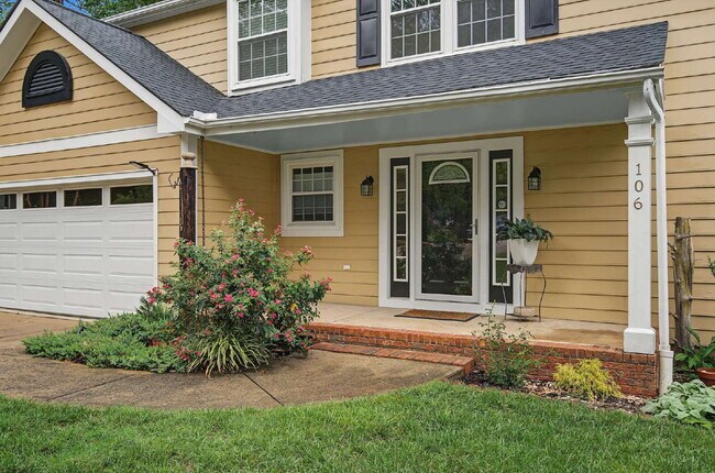 Foto del edificio - Spacious 4-Bed Oasis with Basement in Cary