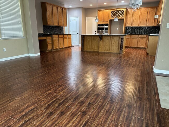 Foto del edificio - 5505 Claudied Way