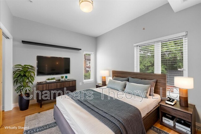 Foto del edificio - 471 Luray Pl NW