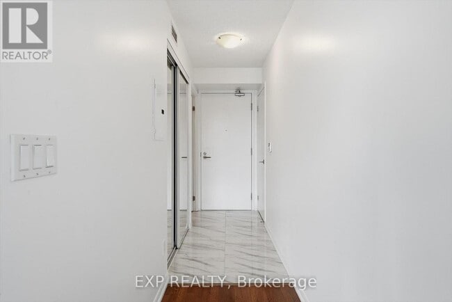 Building Photo - 209 Fort York Blvd