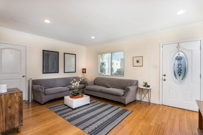 Foto del edificio - 4504 W Maplewood Ave