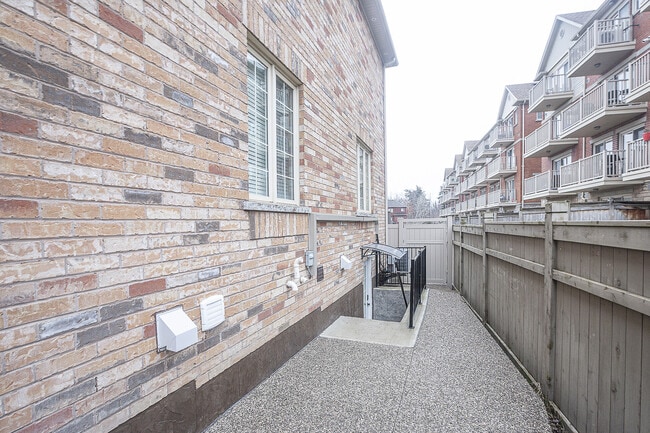 Building Photo - 5622 Lucy Dr