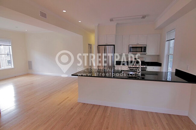 Building Photo - 15 Langdon St