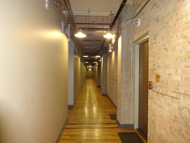 Building Photo - 2545 S Dearborn St