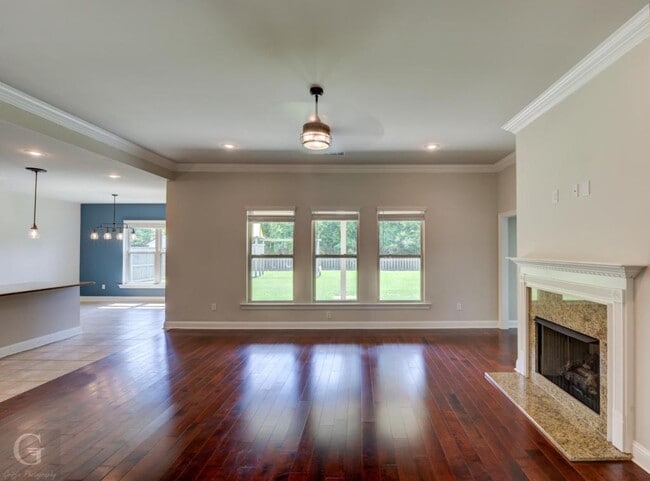 Building Photo - 650 Alder Ln