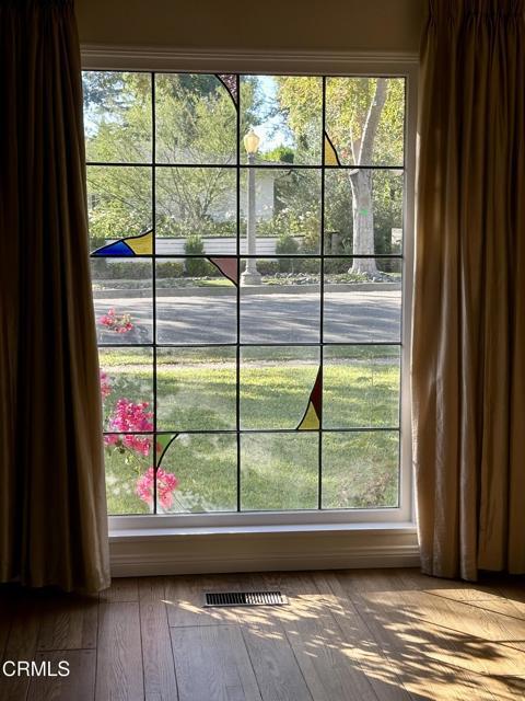 Foto del edificio - 630 Mercedes Ave