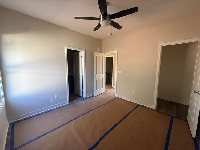 Foto del edificio - Duplex coming soon!