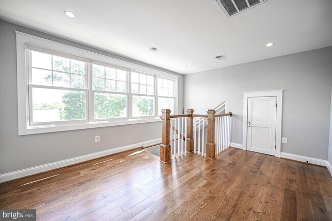 Foto del edificio - 2314 N Kenmore St