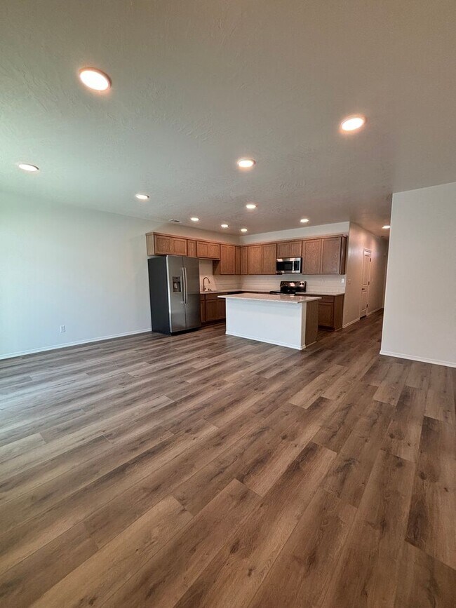 Foto del edificio - Brand New Townhome!