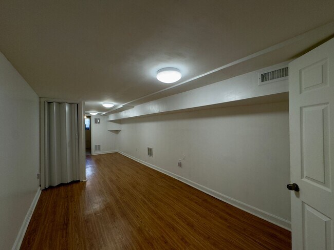 Building Photo - Charming 3Bed/1.5Bath in Washington Village