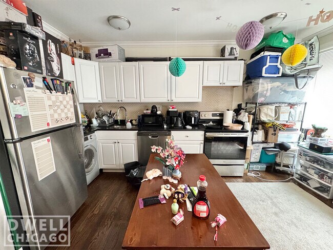 Foto del edificio - 3346 N Marshfield Ave