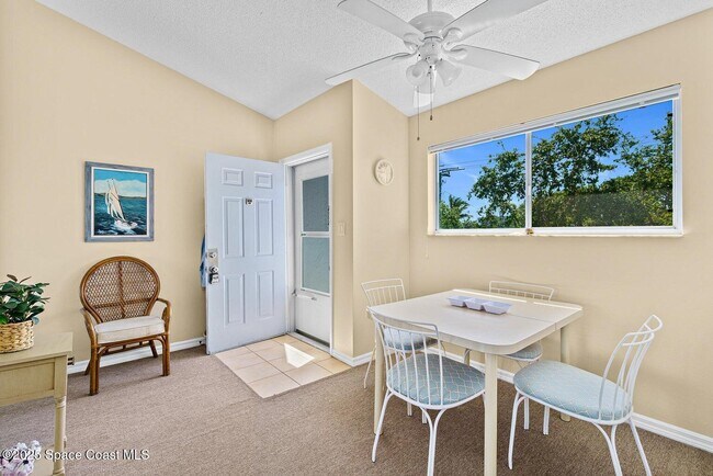 Foto del edificio - 626 Beach Park Ln