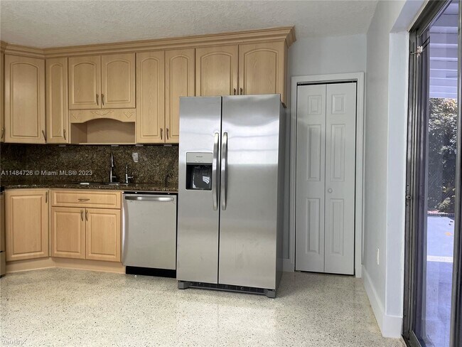 Building Photo - 3 br, 2 bath House - 1432 SW 22nd Ave # 1432