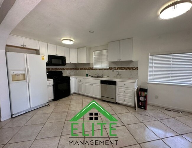 Building Photo - Charming 3-Bedroom Home for Rent in a Prim...