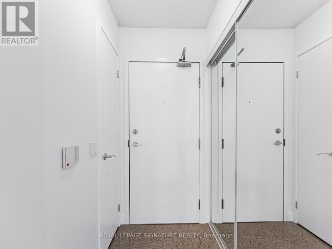 Photo du bâtiment - 373 Front St W